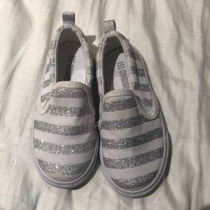 Gymboree 9 white silver slip on tennis shoe euc